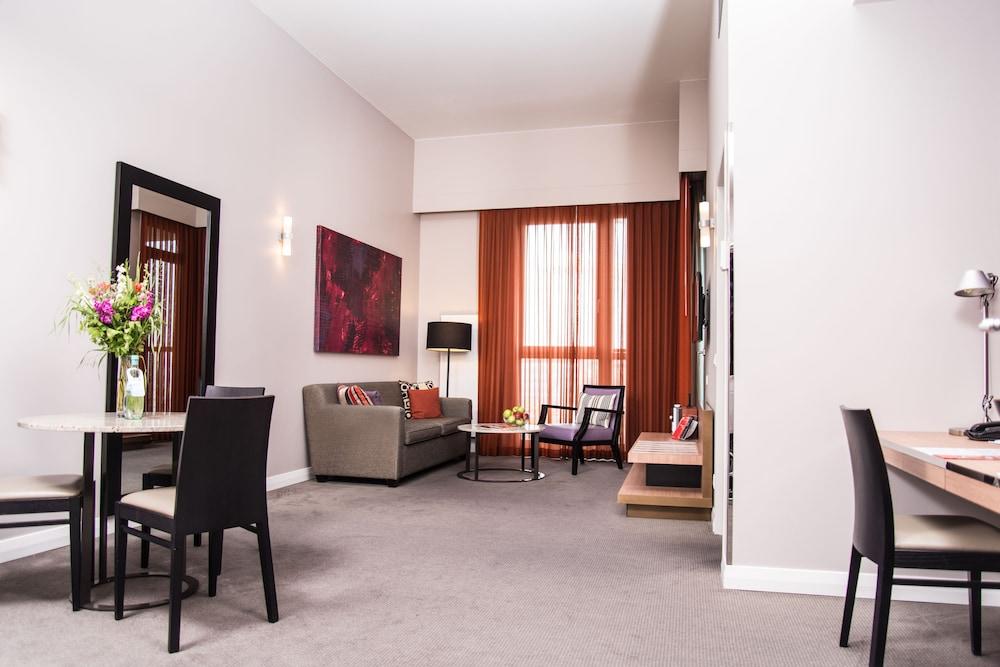 Adina Apartment Hotel Berlin Checkpoint Charlie Exterior foto