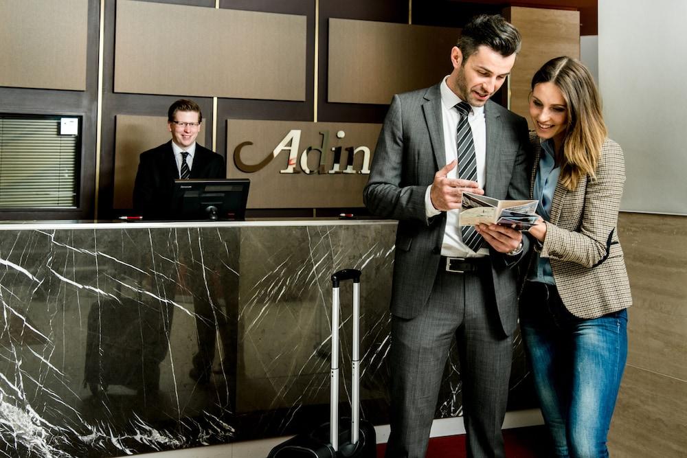 Adina Apartment Hotel Berlin Checkpoint Charlie Exterior foto